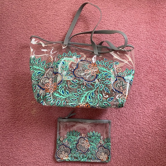 Vera Bradley Beach tote - Picture 1 of 3